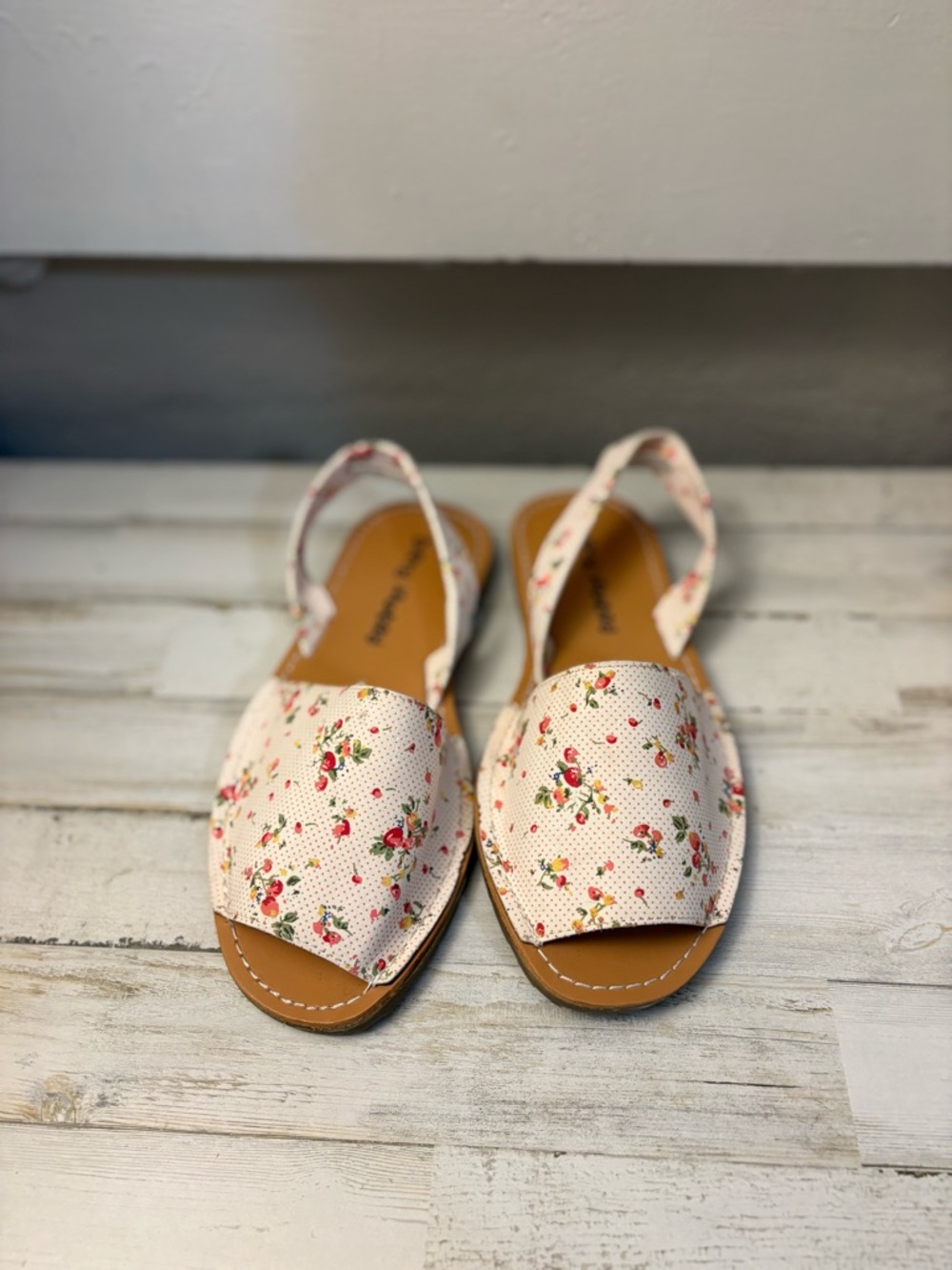 Dirty Laundry Cream Floral Slingback Sandals - Picture 2 of 7